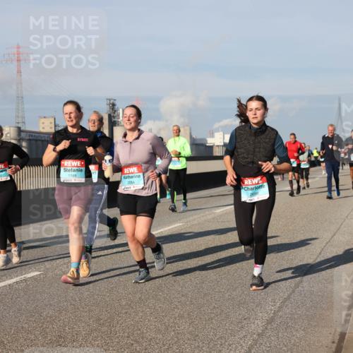 03.10.2025 - Köhlbrandbrückenlauf Lena Gebhardt http://msf.ph/oto/9137602 03.10.2025 09:55:26 Position 2 3057, 1169, 2054, 2686 meine-sportfotos.de