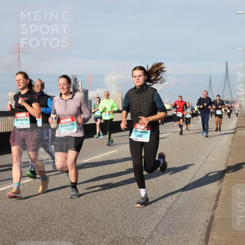 03.10.2025 - Köhlbrandbrückenlauf Lena Gebhardt http://msf.ph/oto/9137606 03.10.2025 09:55:27 Position 2 1169, 2054, 2686 meine-sportfotos.de