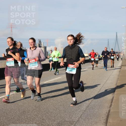 03.10.2025 - Köhlbrandbrückenlauf Lena Gebhardt http://msf.ph/oto/9137609 03.10.2025 09:55:27 Position 2 1169, 2054, 2686 meine-sportfotos.de