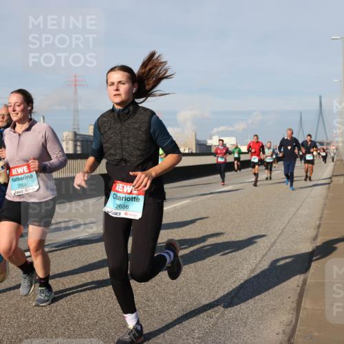 03.10.2025 - Köhlbrandbrückenlauf Lena Gebhardt http://msf.ph/oto/9137617 03.10.2025 09:55:27 Position 2 1169, 2054, 2686 meine-sportfotos.de
