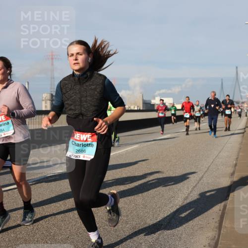 03.10.2025 - Köhlbrandbrückenlauf Lena Gebhardt http://msf.ph/oto/9137622 03.10.2025 09:55:27 Position 2 1169, 2215, 2054, 2686 meine-sportfotos.de