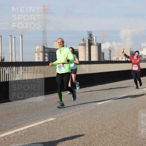 03.10.2025 - Köhlbrandbrückenlauf Lena Gebhardt http://msf.ph/oto/9137639 03.10.2025 09:55:29 Position 2  meine-sportfotos.de