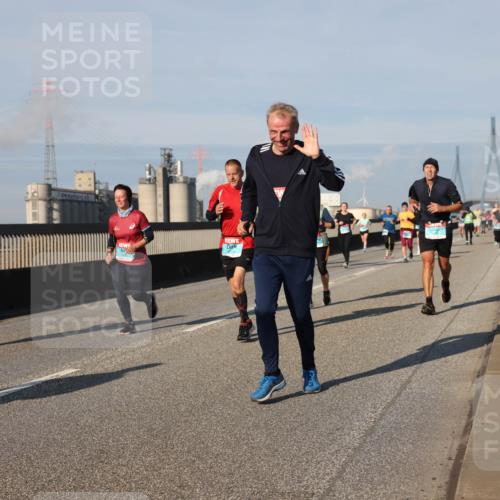 03.10.2025 - Köhlbrandbrückenlauf Lena Gebhardt http://msf.ph/oto/9137664 03.10.2025 09:55:31 Position 2  meine-sportfotos.de