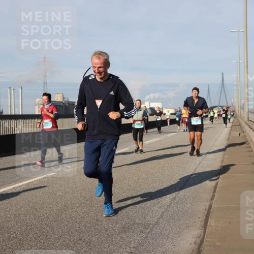 03.10.2025 - Köhlbrandbrückenlauf Lena Gebhardt http://msf.ph/oto/9137669 03.10.2025 09:55:31 Position 2  meine-sportfotos.de