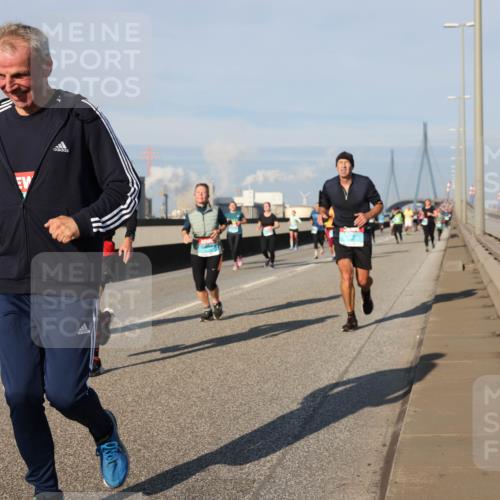 03.10.2025 - Köhlbrandbrückenlauf Lena Gebhardt http://msf.ph/oto/9137675 03.10.2025 09:55:32 Position 2  meine-sportfotos.de