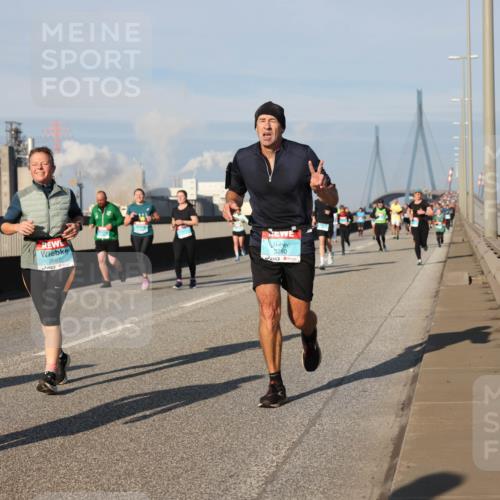 03.10.2025 - Köhlbrandbrückenlauf Lena Gebhardt http://msf.ph/oto/9137684 03.10.2025 09:55:32 Position 2 2687, 3750 meine-sportfotos.de