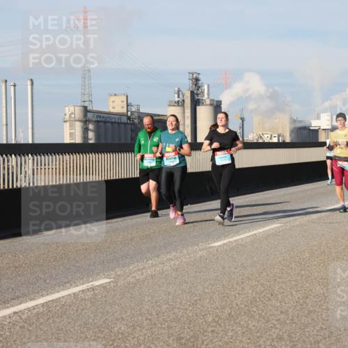 03.10.2025 - Köhlbrandbrückenlauf Lena Gebhardt http://msf.ph/oto/9137724 03.10.2025 09:55:35 Position 2  meine-sportfotos.de