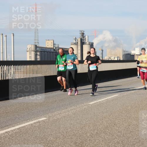 03.10.2025 - Köhlbrandbrückenlauf Lena Gebhardt http://msf.ph/oto/9137727 03.10.2025 09:55:35 Position 2  meine-sportfotos.de