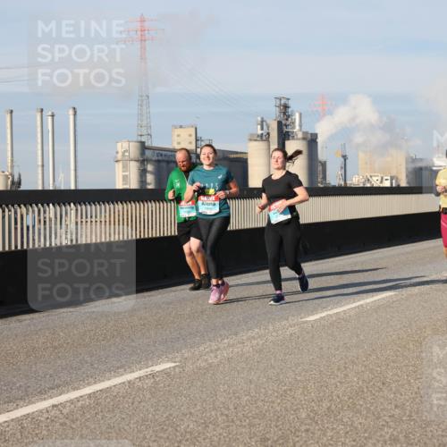 03.10.2025 - Köhlbrandbrückenlauf Lena Gebhardt http://msf.ph/oto/9137730 03.10.2025 09:55:35 Position 2  meine-sportfotos.de