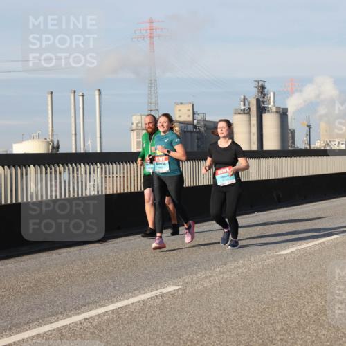 03.10.2025 - Köhlbrandbrückenlauf Lena Gebhardt http://msf.ph/oto/9137737 03.10.2025 09:55:36 Position 2  meine-sportfotos.de