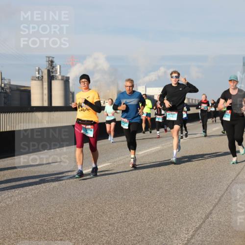 03.10.2025 - Köhlbrandbrückenlauf Lena Gebhardt http://msf.ph/oto/9137751 03.10.2025 09:55:37 Position 2  meine-sportfotos.de