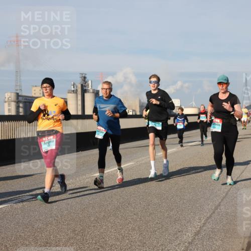 03.10.2025 - Köhlbrandbrückenlauf Lena Gebhardt http://msf.ph/oto/9137771 03.10.2025 09:55:38 Position 2  meine-sportfotos.de