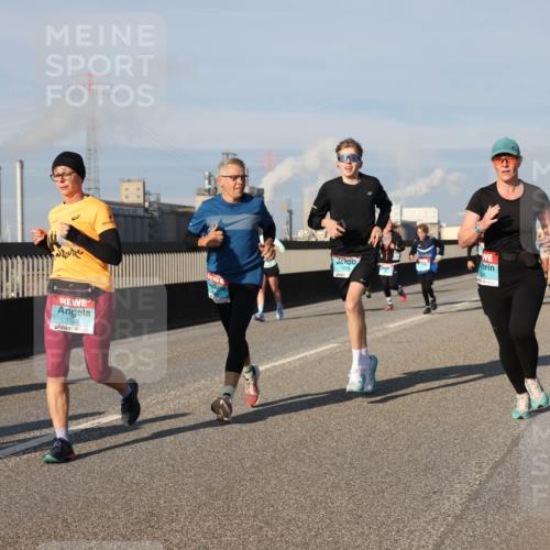 03.10.2025 - Köhlbrandbrückenlauf Lena Gebhardt http://msf.ph/oto/9137777 03.10.2025 09:55:38 Position 2 1598, 6 meine-sportfotos.de