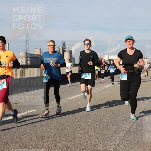 03.10.2025 - Köhlbrandbrückenlauf Lena Gebhardt http://msf.ph/oto/9137780 03.10.2025 09:55:39 Position 2 1933, 206 meine-sportfotos.de