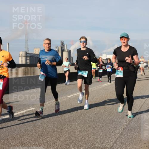 03.10.2025 - Köhlbrandbrückenlauf Lena Gebhardt http://msf.ph/oto/9137784 03.10.2025 09:55:39 Position 2 1598, 2006 meine-sportfotos.de