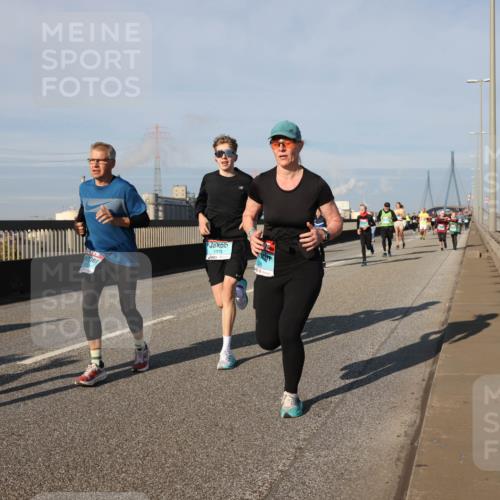 03.10.2025 - Köhlbrandbrückenlauf Lena Gebhardt http://msf.ph/oto/9137791 03.10.2025 09:55:39 Position 2 1933 meine-sportfotos.de