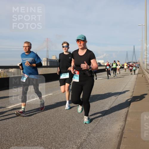 03.10.2025 - Köhlbrandbrückenlauf Lena Gebhardt http://msf.ph/oto/9137795 03.10.2025 09:55:39 Position 2 1933, 06 meine-sportfotos.de