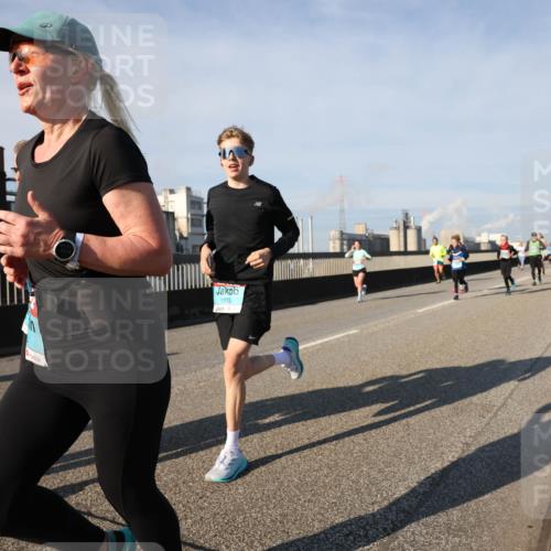 03.10.2025 - Köhlbrandbrückenlauf Lena Gebhardt http://msf.ph/oto/9137808 03.10.2025 09:55:40 Position 2 1933 meine-sportfotos.de