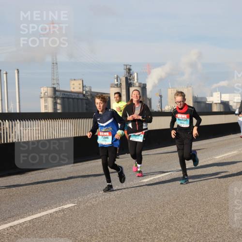 03.10.2025 - Köhlbrandbrückenlauf Lena Gebhardt http://msf.ph/oto/9137815 03.10.2025 09:55:41 Position 2 1267, 3075, 3648 meine-sportfotos.de