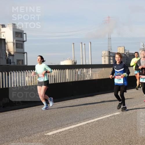 03.10.2025 - Köhlbrandbrückenlauf Lena Gebhardt http://msf.ph/oto/9137825 03.10.2025 09:55:42 Position 2 2099, 3075, 3648 meine-sportfotos.de