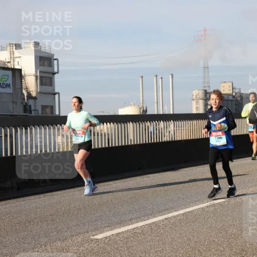 03.10.2025 - Köhlbrandbrückenlauf Lena Gebhardt http://msf.ph/oto/9137829 03.10.2025 09:55:42 Position 2 3075, 3648 meine-sportfotos.de