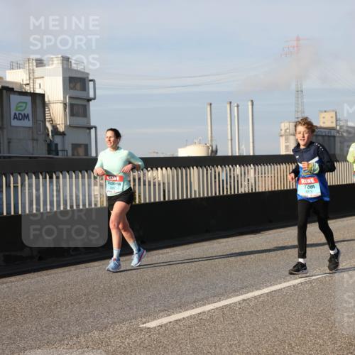 03.10.2025 - Köhlbrandbrückenlauf Lena Gebhardt http://msf.ph/oto/9137833 03.10.2025 09:55:42 Position 2 3075, 3648 meine-sportfotos.de