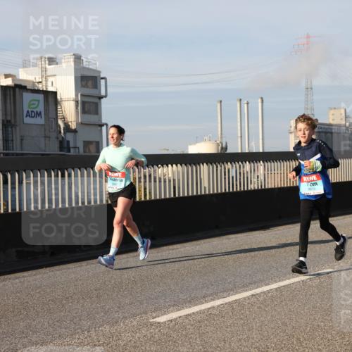 03.10.2025 - Köhlbrandbrückenlauf Lena Gebhardt http://msf.ph/oto/9137834 03.10.2025 09:55:42 Position 2 3645, 1267, 3075 meine-sportfotos.de