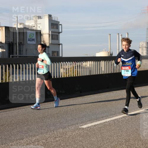 03.10.2025 - Köhlbrandbrückenlauf Lena Gebhardt http://msf.ph/oto/9137836 03.10.2025 09:55:42 Position 2 3075 meine-sportfotos.de