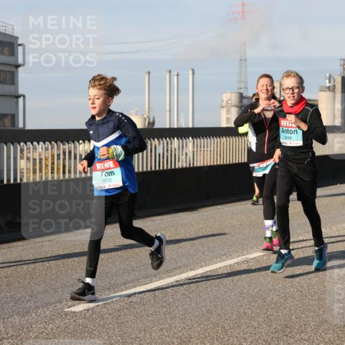 03.10.2025 - Köhlbrandbrückenlauf Lena Gebhardt http://msf.ph/oto/9137845 03.10.2025 09:55:43 Position 2 3075, 3648 meine-sportfotos.de