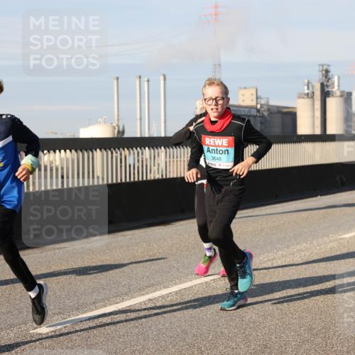 03.10.2025 - Köhlbrandbrückenlauf Lena Gebhardt http://msf.ph/oto/9137848 03.10.2025 09:55:43 Position 2 3075, 3648 meine-sportfotos.de