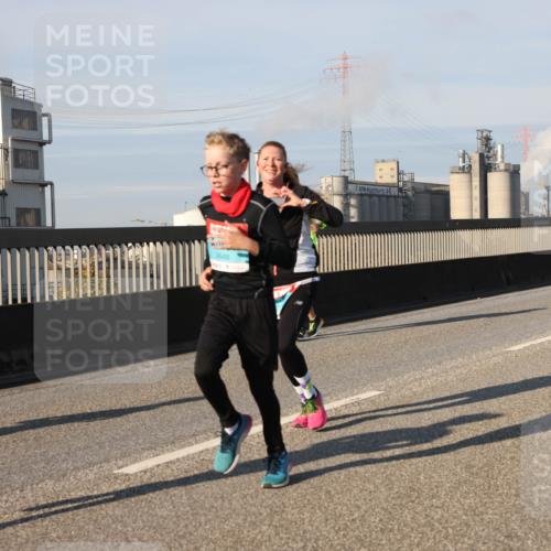 03.10.2025 - Köhlbrandbrückenlauf Lena Gebhardt http://msf.ph/oto/9137857 03.10.2025 09:55:43 Position 2 3648 meine-sportfotos.de