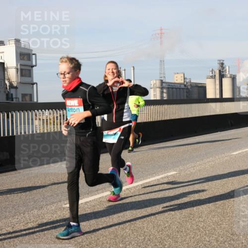 03.10.2025 - Köhlbrandbrückenlauf Lena Gebhardt http://msf.ph/oto/9137859 03.10.2025 09:55:43 Position 2  meine-sportfotos.de