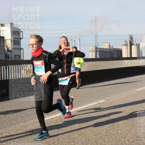 03.10.2025 - Köhlbrandbrückenlauf Lena Gebhardt http://msf.ph/oto/9137862 03.10.2025 09:55:43 Position 2 3648 meine-sportfotos.de
