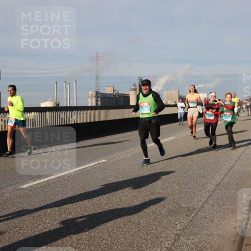 03.10.2025 - Köhlbrandbrückenlauf Lena Gebhardt http://msf.ph/oto/9137870 03.10.2025 09:55:44 Position 2  meine-sportfotos.de