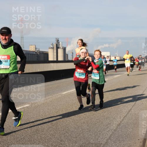 03.10.2025 - Köhlbrandbrückenlauf Lena Gebhardt http://msf.ph/oto/9137886 03.10.2025 09:55:45 Position 2 1674, 349, 3500 meine-sportfotos.de