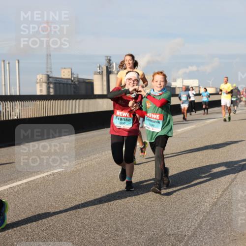 03.10.2025 - Köhlbrandbrückenlauf Lena Gebhardt http://msf.ph/oto/9137892 03.10.2025 09:55:46 Position 2 1674, 3500, 3499 meine-sportfotos.de