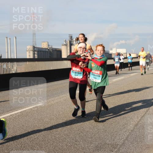 03.10.2025 - Köhlbrandbrückenlauf Lena Gebhardt http://msf.ph/oto/9137897 03.10.2025 09:55:46 Position 2 74, 3500, 3499 meine-sportfotos.de