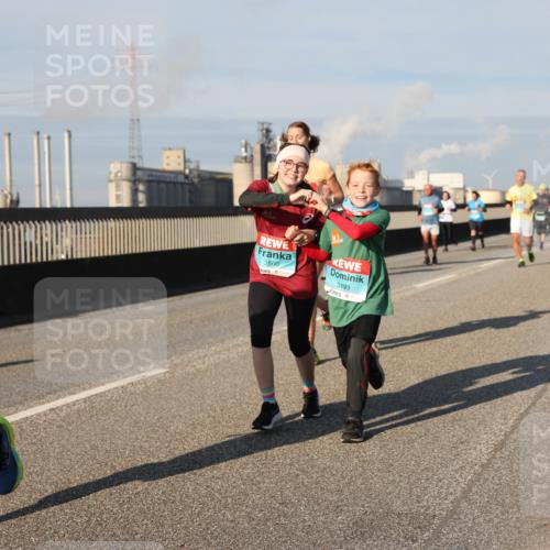 03.10.2025 - Köhlbrandbrückenlauf Lena Gebhardt http://msf.ph/oto/9137899 03.10.2025 09:55:46 Position 2 3500, 3499 meine-sportfotos.de