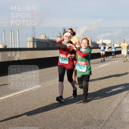03.10.2025 - Köhlbrandbrückenlauf Lena Gebhardt http://msf.ph/oto/9137903 03.10.2025 09:55:46 Position 2 3500, 3499 meine-sportfotos.de