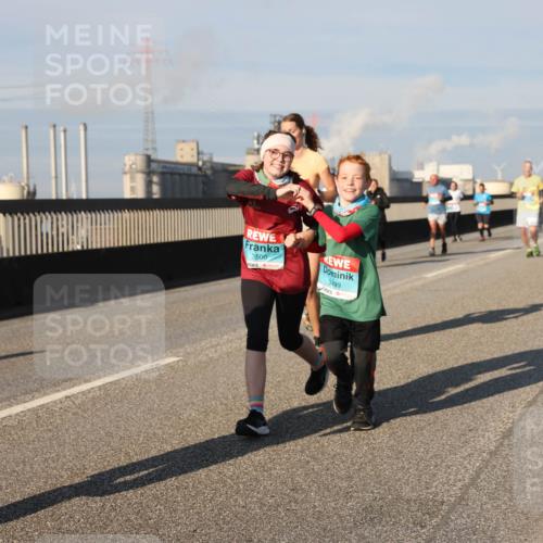 03.10.2025 - Köhlbrandbrückenlauf Lena Gebhardt http://msf.ph/oto/9137904 03.10.2025 09:55:46 Position 2 3500, 3499 meine-sportfotos.de