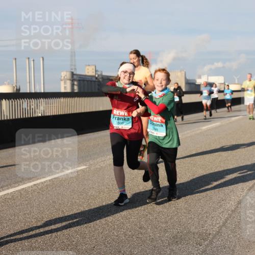 03.10.2025 - Köhlbrandbrückenlauf Lena Gebhardt http://msf.ph/oto/9137908 03.10.2025 09:55:46 Position 2 3500, 3499 meine-sportfotos.de