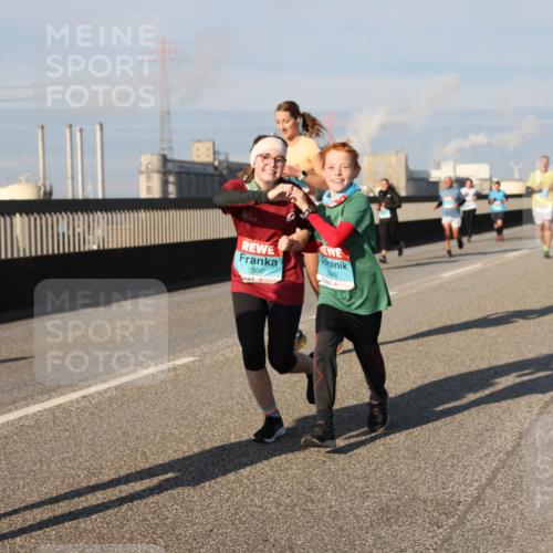 03.10.2025 - Köhlbrandbrückenlauf Lena Gebhardt http://msf.ph/oto/9137911 03.10.2025 09:55:46 Position 2 3500, 3499 meine-sportfotos.de