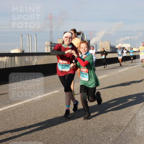 03.10.2025 - Köhlbrandbrückenlauf Lena Gebhardt http://msf.ph/oto/9137917 03.10.2025 09:55:46 Position 2 3500, 3499 meine-sportfotos.de