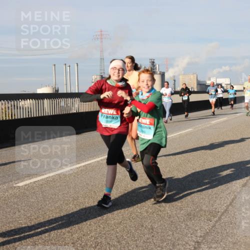 03.10.2025 - Köhlbrandbrückenlauf Lena Gebhardt http://msf.ph/oto/9137925 03.10.2025 09:55:46 Position 2 3500, 399 meine-sportfotos.de