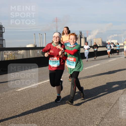 03.10.2025 - Köhlbrandbrückenlauf Lena Gebhardt http://msf.ph/oto/9137930 03.10.2025 09:55:46 Position 2 3500, 3499 meine-sportfotos.de