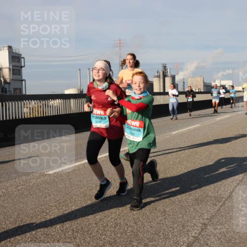 03.10.2025 - Köhlbrandbrückenlauf Lena Gebhardt http://msf.ph/oto/9137936 03.10.2025 09:55:46 Position 2 3500, 3499 meine-sportfotos.de