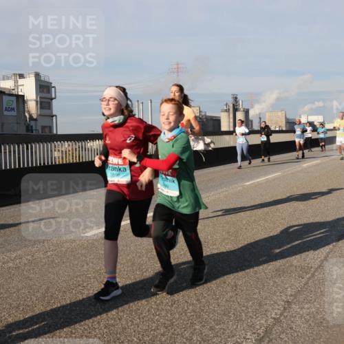 03.10.2025 - Köhlbrandbrückenlauf Lena Gebhardt http://msf.ph/oto/9137948 03.10.2025 09:55:47 Position 2 3500 meine-sportfotos.de
