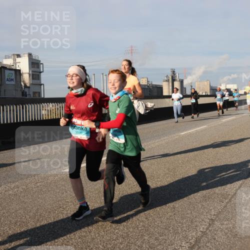 03.10.2025 - Köhlbrandbrückenlauf Lena Gebhardt http://msf.ph/oto/9137952 03.10.2025 09:55:47 Position 2 3500 meine-sportfotos.de