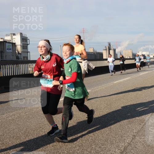 03.10.2025 - Köhlbrandbrückenlauf Lena Gebhardt http://msf.ph/oto/9137955 03.10.2025 09:55:47 Position 2 3500 meine-sportfotos.de