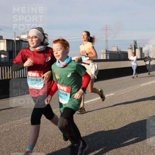 03.10.2025 - Köhlbrandbrückenlauf Lena Gebhardt http://msf.ph/oto/9137969 03.10.2025 09:55:47 Position 2 3500, 99 meine-sportfotos.de